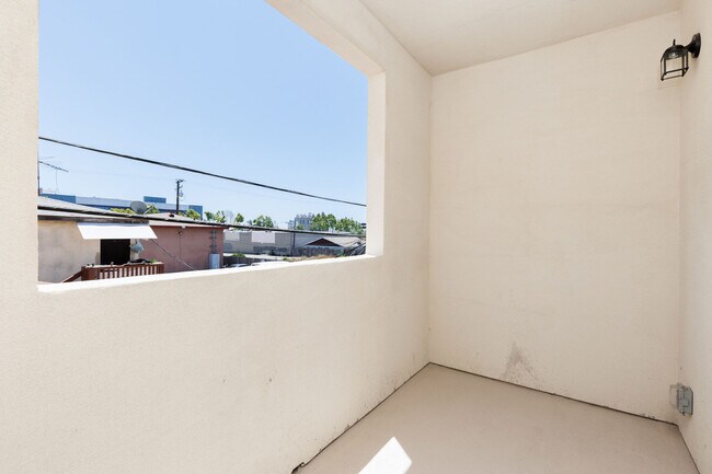 Building Photo - 4440 W 153rd St