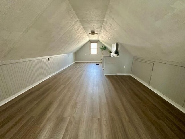 Building Photo - 3 bed, 1 bath home for rent in Waterloo
