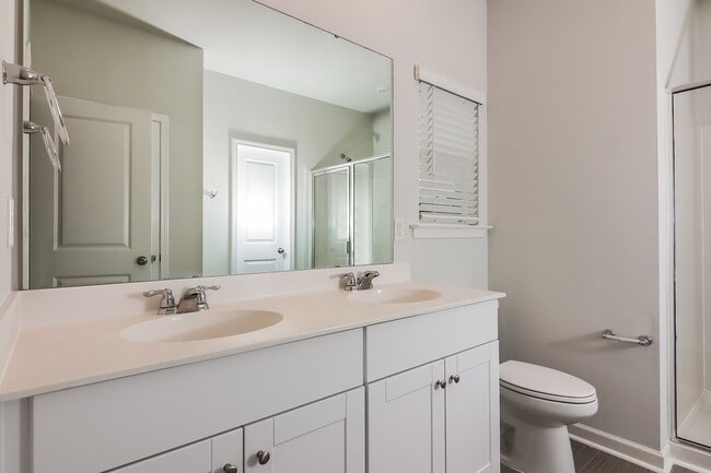 Building Photo - 476 Craigflower Ct