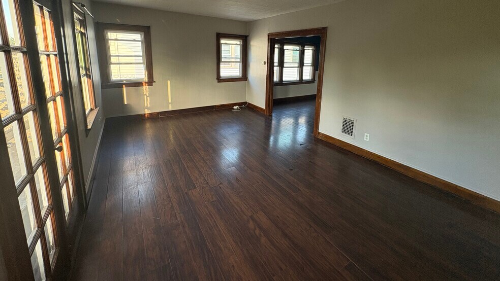 Building Photo - 135 Hartwell Rd