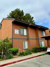 Building Photo - $3290 - 3 BED/2 BATH CONDO IN CENTRAL FREM...