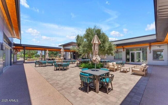 Building Photo - 10029 E Tahoe Ave