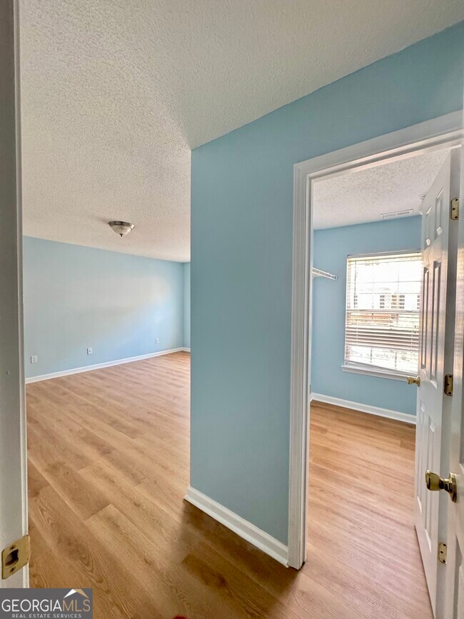 Building Photo - 3871 Pleasant Oaks Dr