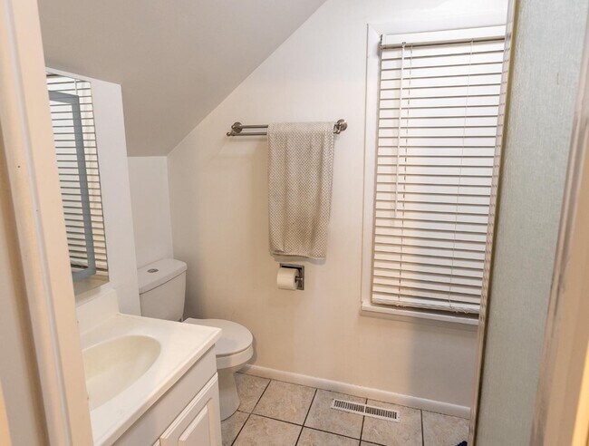 Building Photo - 1020 Ridgewood Ave