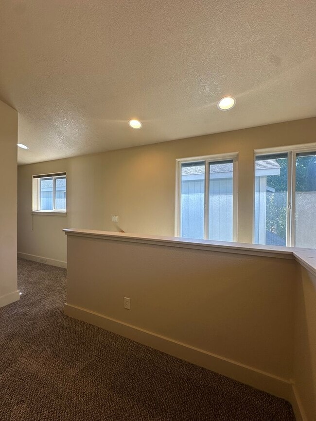 Building Photo - Charming 3 Bedroom home near Old Mill!