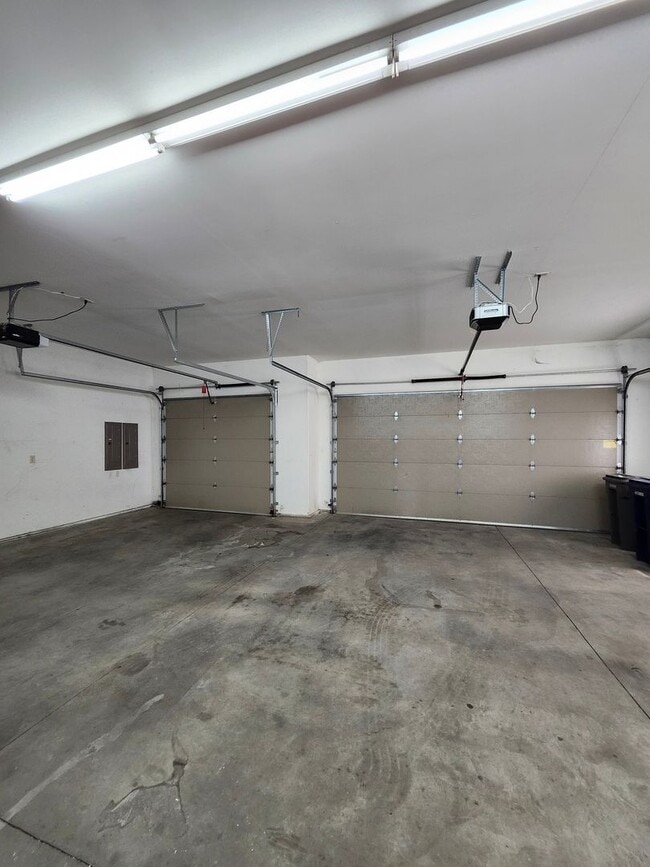 Building Photo - 718 Briarwood Dr