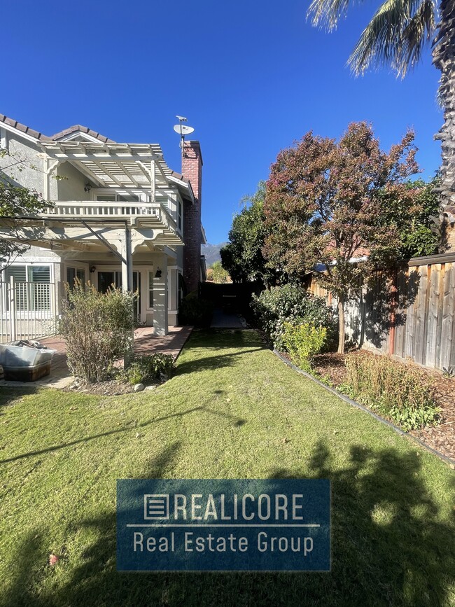 Building Photo - 10937 Sonora Ave