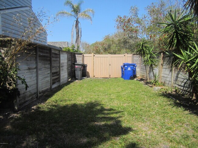 Building Photo - 4401 Seagate Ln N