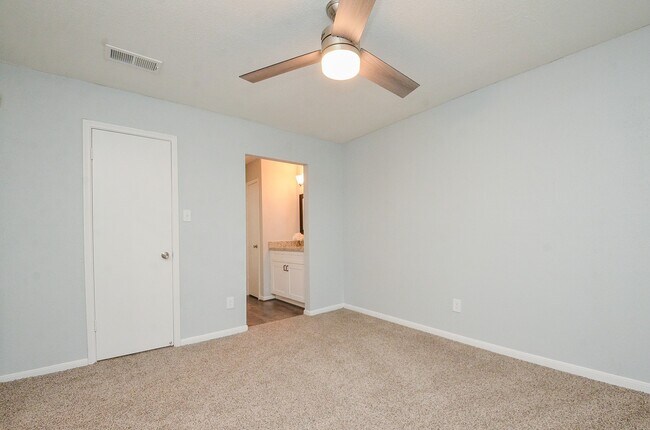 Building Photo - 5711 Sugar Hill Dr
