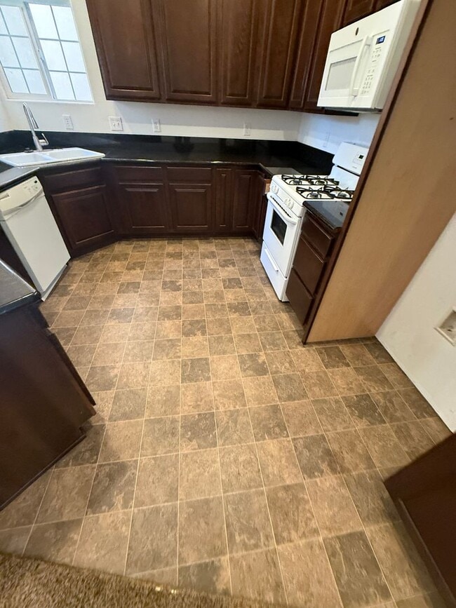 Building Photo - Centrally Located Large Two Story Home on ...
