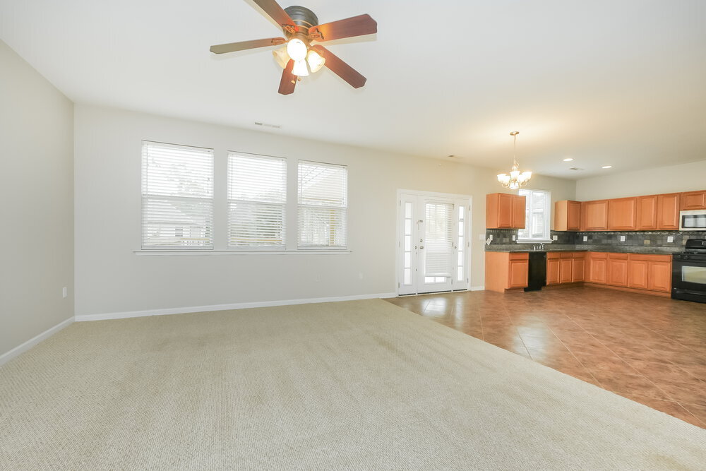 Building Photo - 136 Maple Hill Dr