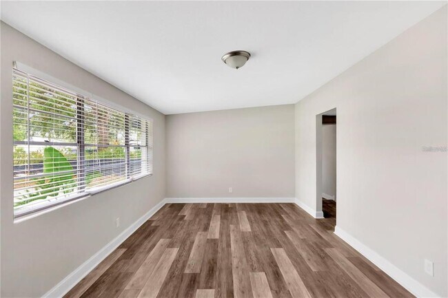 Building Photo - 4105 W Mango Ave