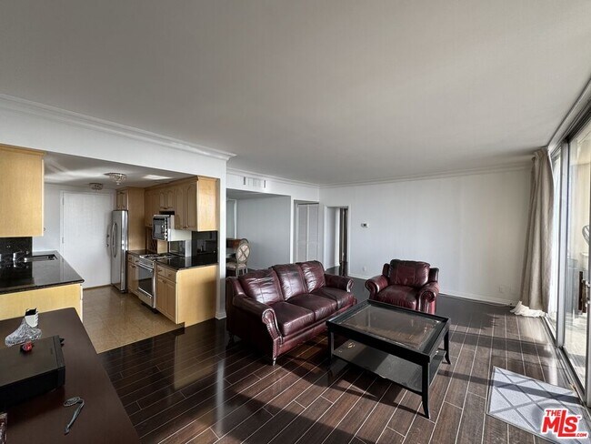 Building Photo - 4411 Los Feliz Blvd