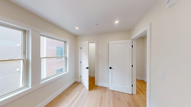 Building Photo - 59 Gove St