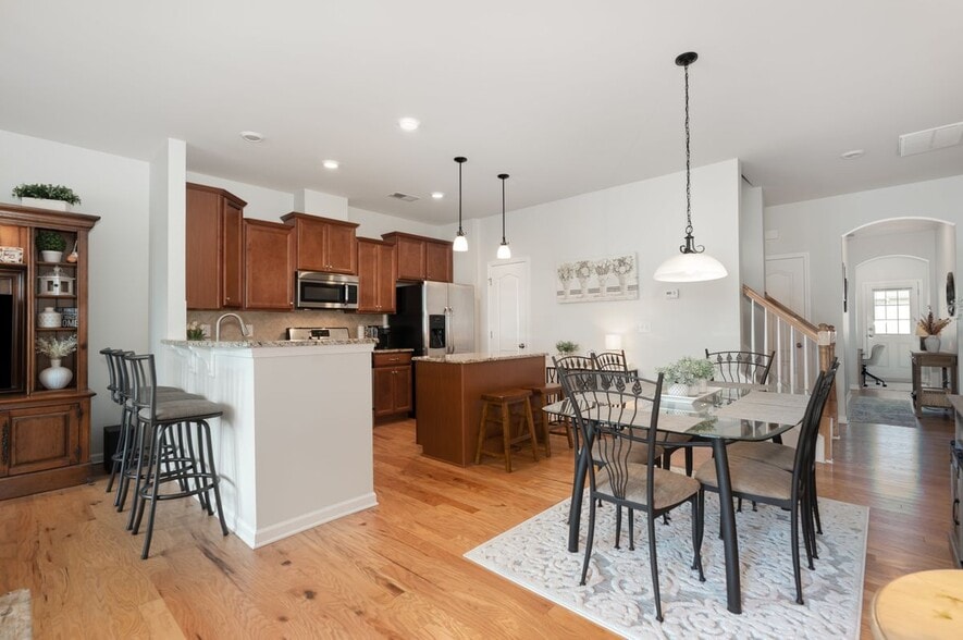 Building Photo - 3021 Honeylocust Ln