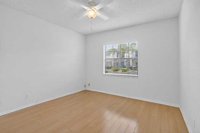 Building Photo - 130 Cypress Club Dr