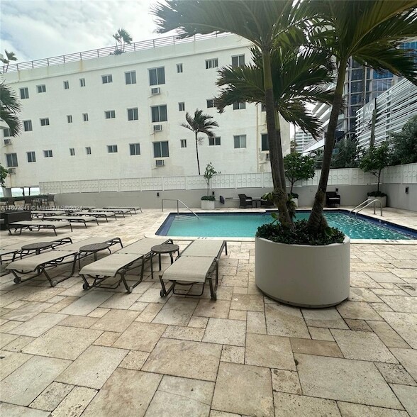 Building Photo - 209 N Fort Lauderdale Beach Blvd