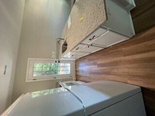 Building Photo - 2048 Rice St