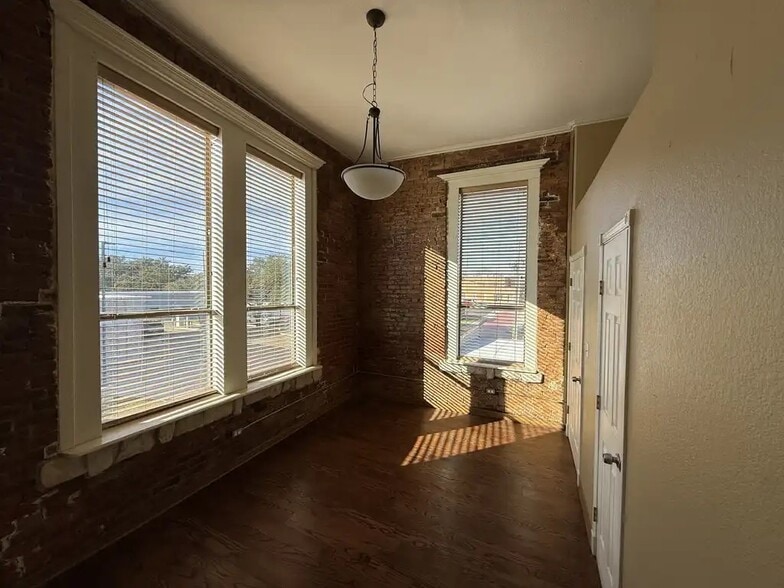 Building Photo - 301 E California St