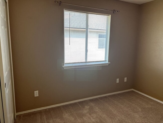 Building Photo - 4402 Golden Gate Dr