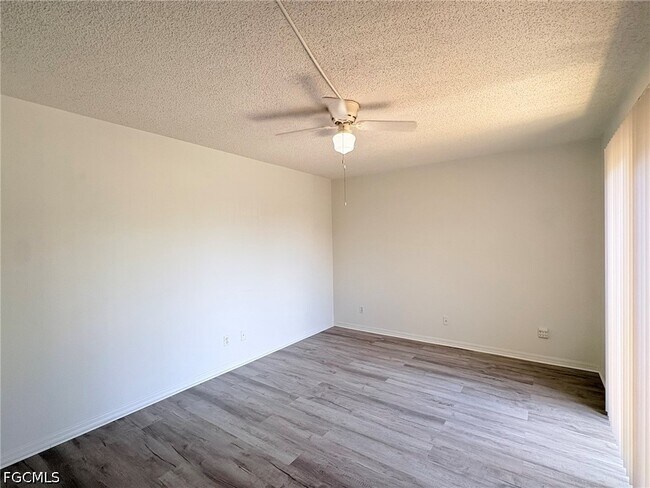Building Photo - 5584 Malt Dr