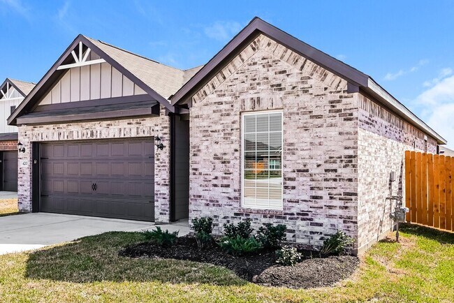 Building Photo - 420 Mustang Trot Dr