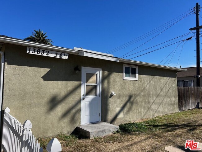 Building Photo - 13636 Cerise Ave