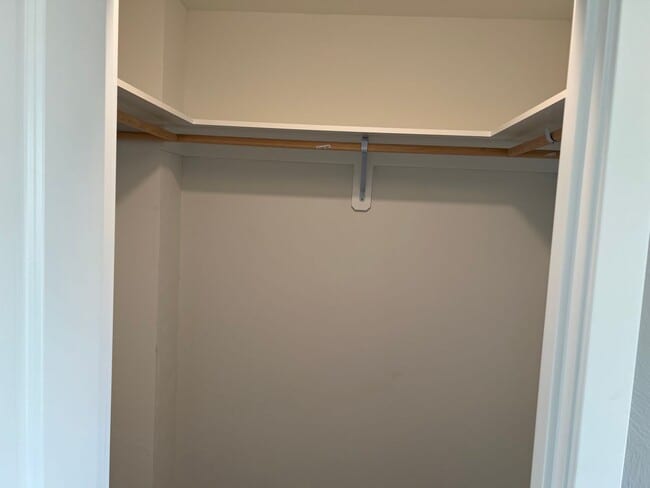 Building Photo - Newer 3 bedroom 2.5 bathroom duplex in Thu...