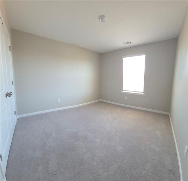 Building Photo - 2088 Nuthatch Dr