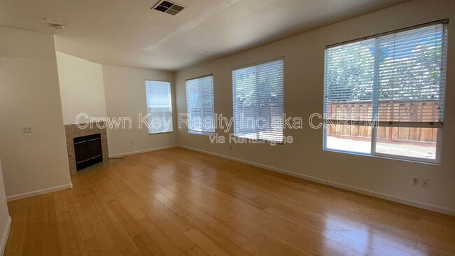 Building Photo - 435 Centre Ct Dr