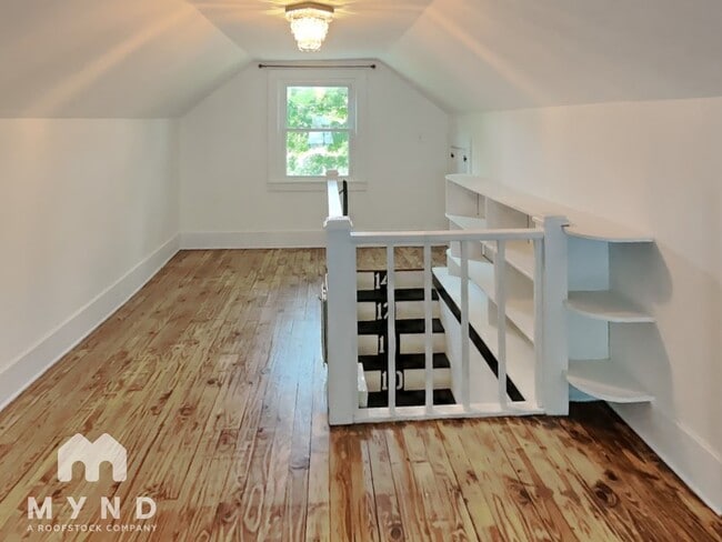 Building Photo - 2206 Eastland Ave