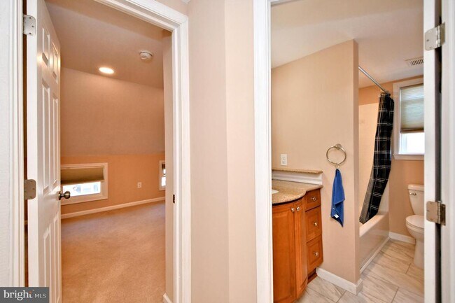 Building Photo - 23 Walnut St