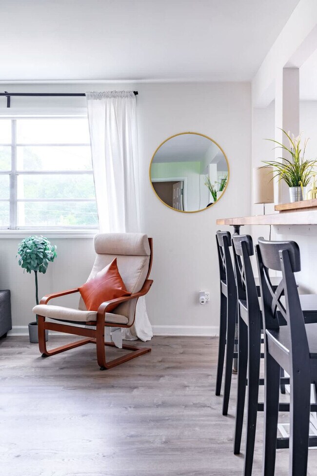 Building Photo - 605 Dennison Ave