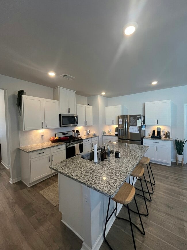 Building Photo - 2370 Quinn Dr