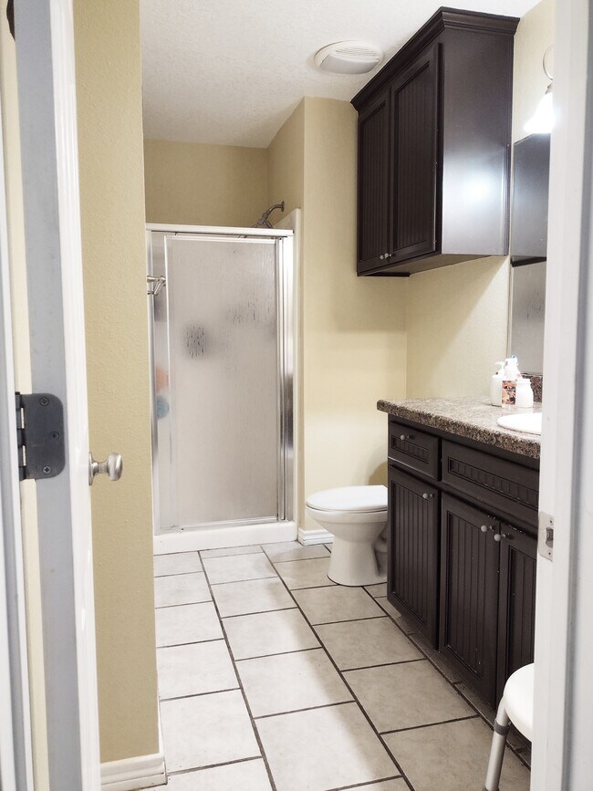 Building Photo - 2637 Symphony Park Dr