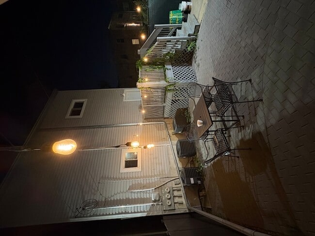 Building Photo - 6541 S Ingleside Ave