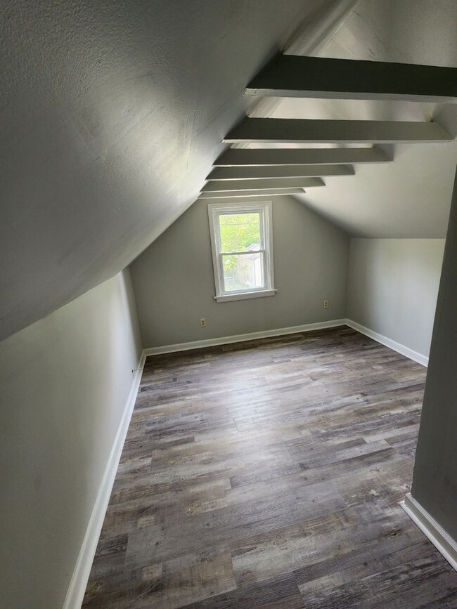 Building Photo - Newly Remodeled 4 bed 1 bath in Pleasant R...