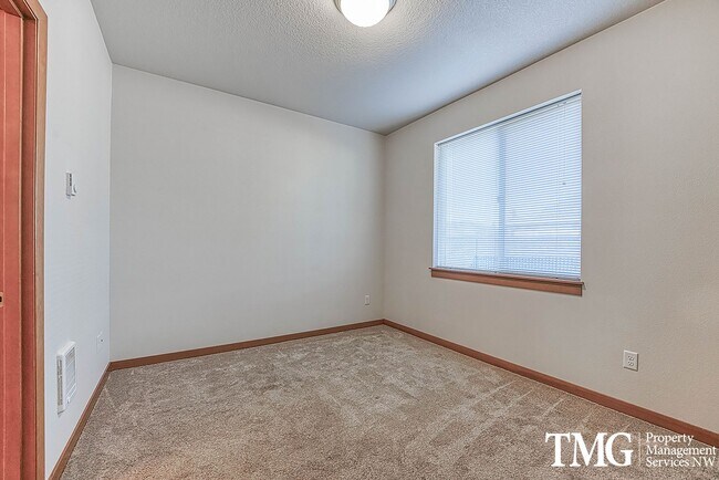Building Photo - 3251 Lewis Ln