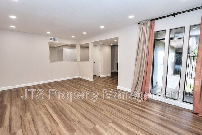 Building Photo - 3160 Watt Ave