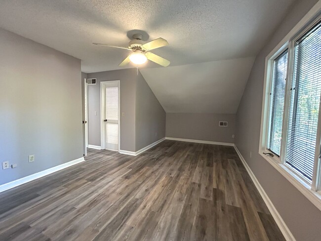 Building Photo - Spacious Contemporary Home in a Private Wo...