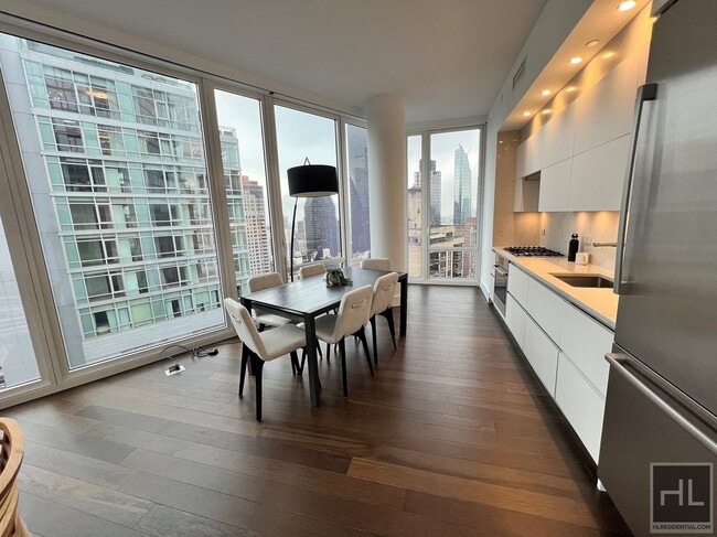 Building Photo - 222 E 44th St