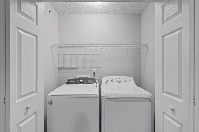 Building Photo - 266 Swaying Pine Ct