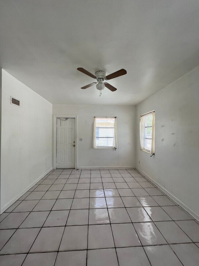 Building Photo - Beautiful 1 Bedroom Apartment for Rent!