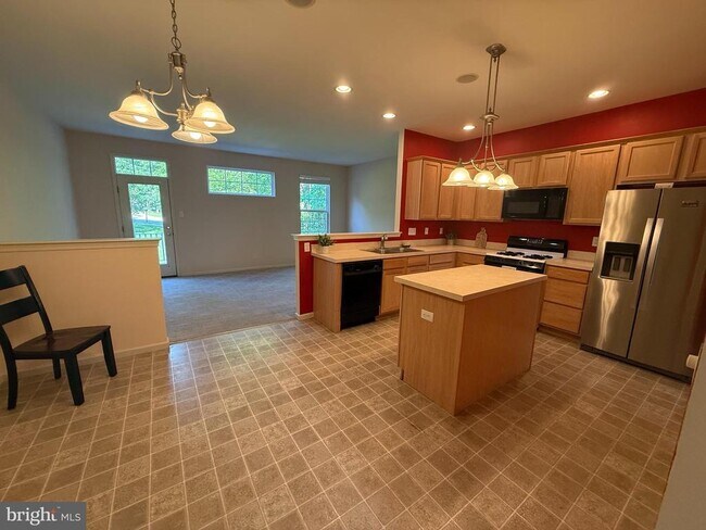 Building Photo - 102 Regents Ct