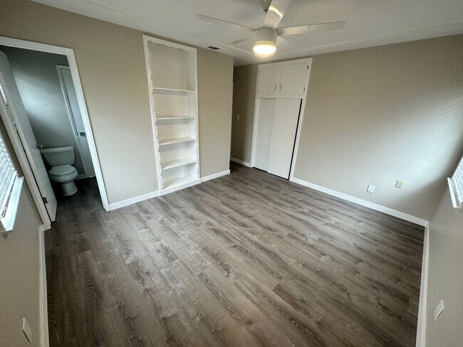 Building Photo - Renovated in 2023!! 4BD/2BA; Quick Walk to Campus