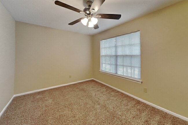 Building Photo - 15 Kearny Brook Pl
