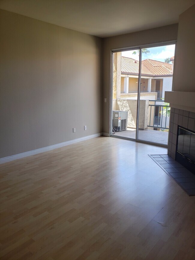Building Photo - Large 2BD/2BA in Mission Valley - Dual Master Suites! - Open Feel - Quiet, Gated, Central Location!