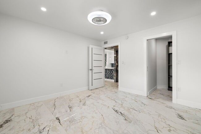 Building Photo - 5306 Santa Rosa Ct