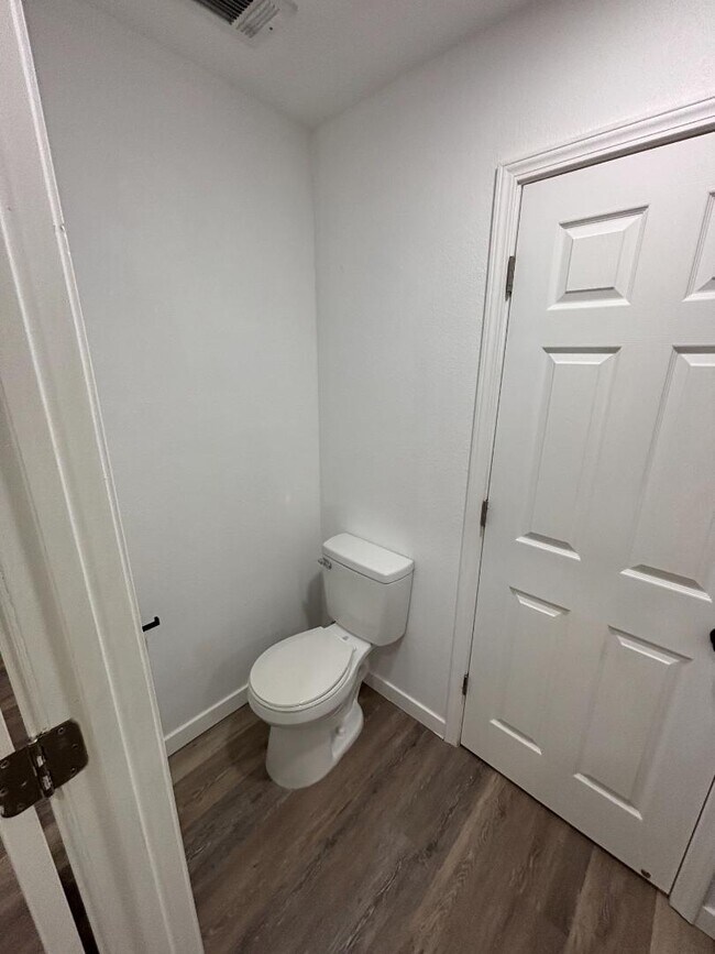 Building Photo - 309 N Allis St