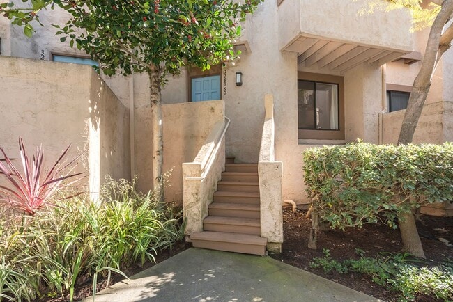 Building Photo - Light-Filled 2BR/2.5BA Townhouse with Private Patio & 2-Car Garage Near UCSD & UTC